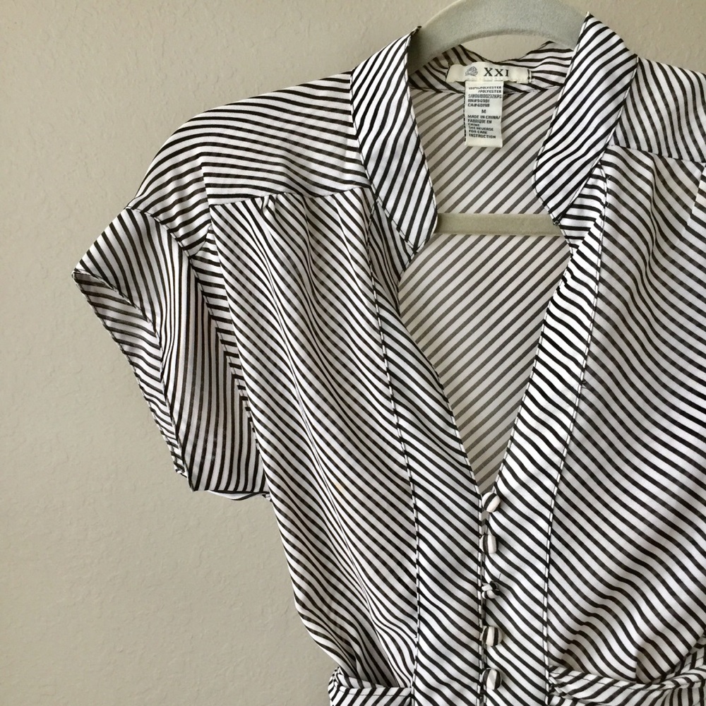 F O R E V ER 21 sheer V-neck top - Picture 6 of 8
